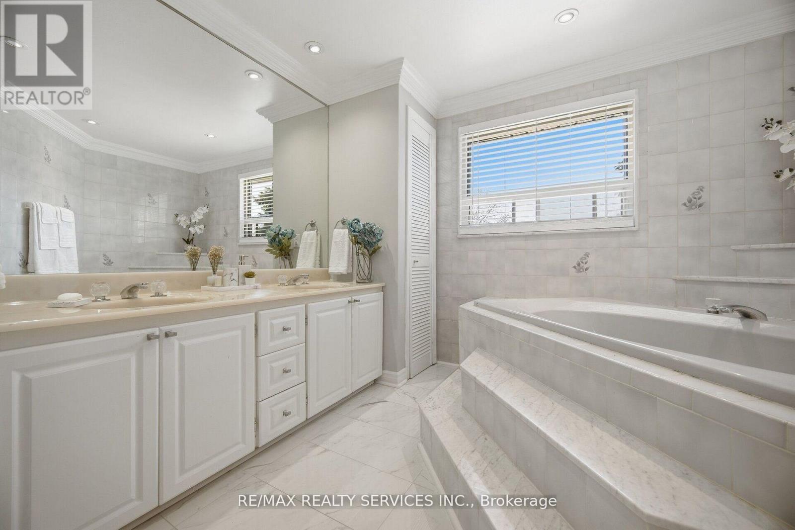 68 ELGIN DRIVE - 26