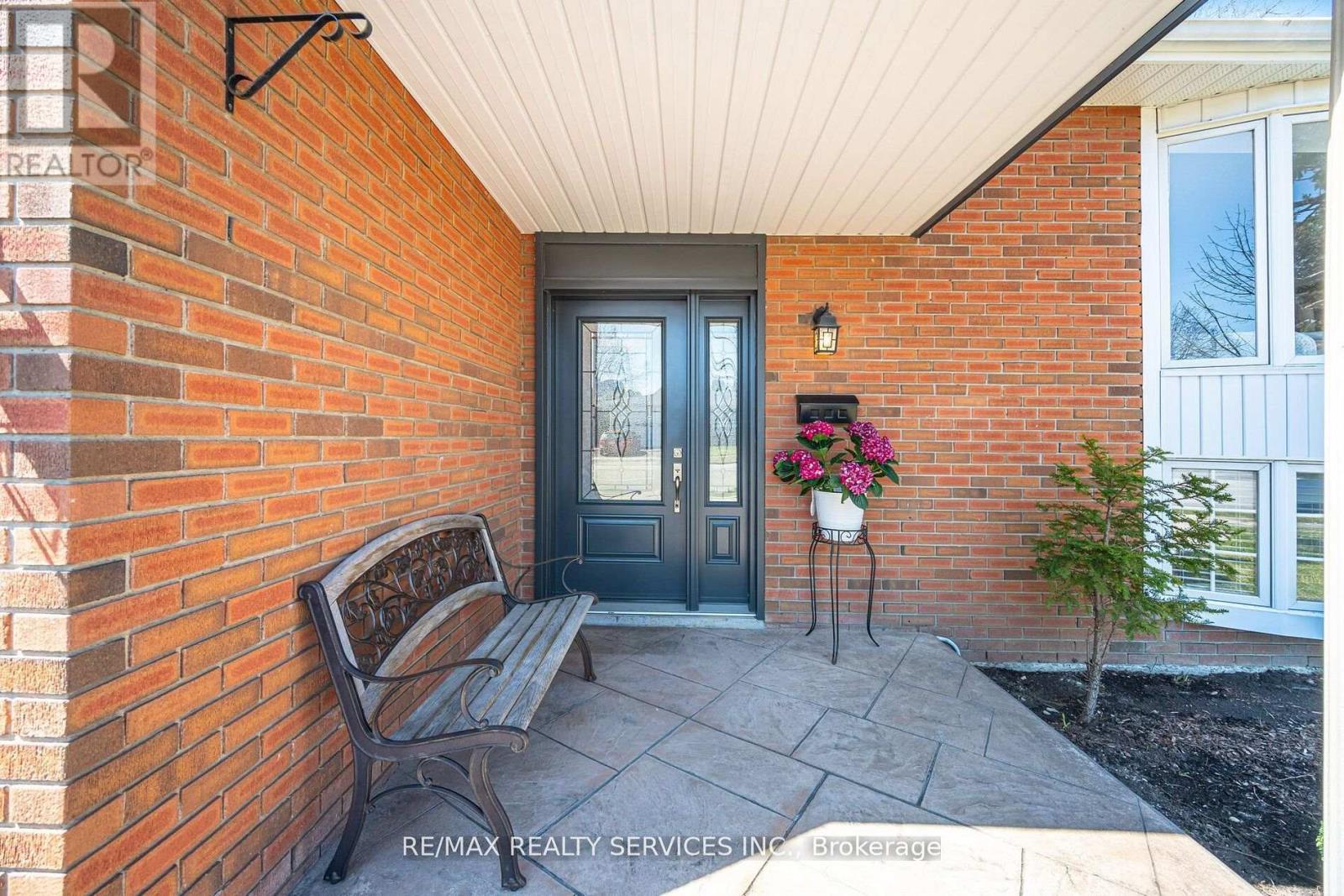 68 ELGIN DRIVE - 3