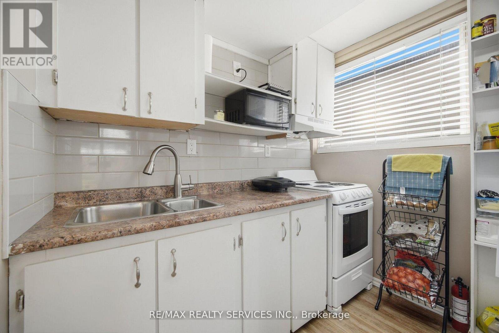 68 ELGIN DRIVE - 31