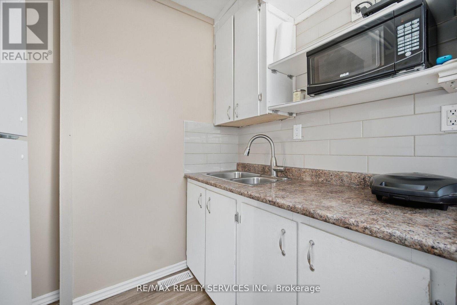 68 ELGIN DRIVE - 33