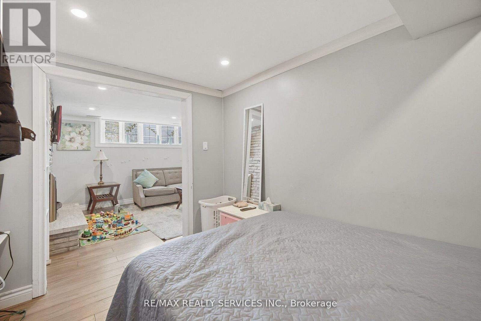68 ELGIN DRIVE - 39