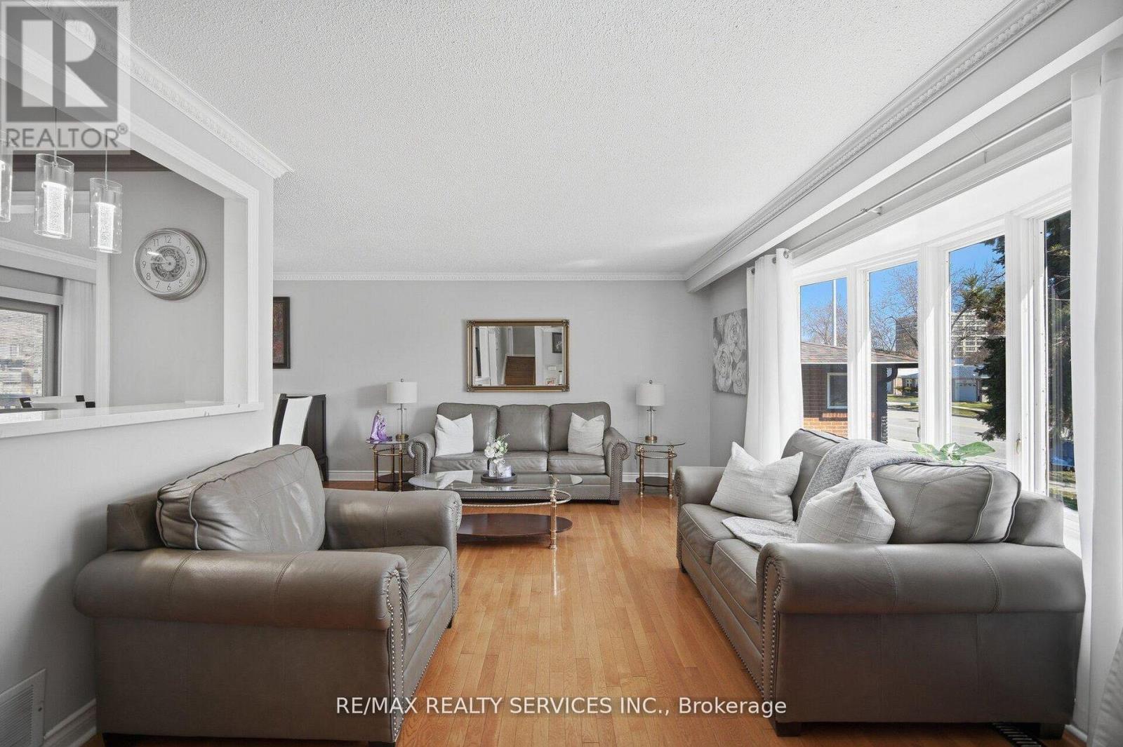 68 ELGIN DRIVE - 7
