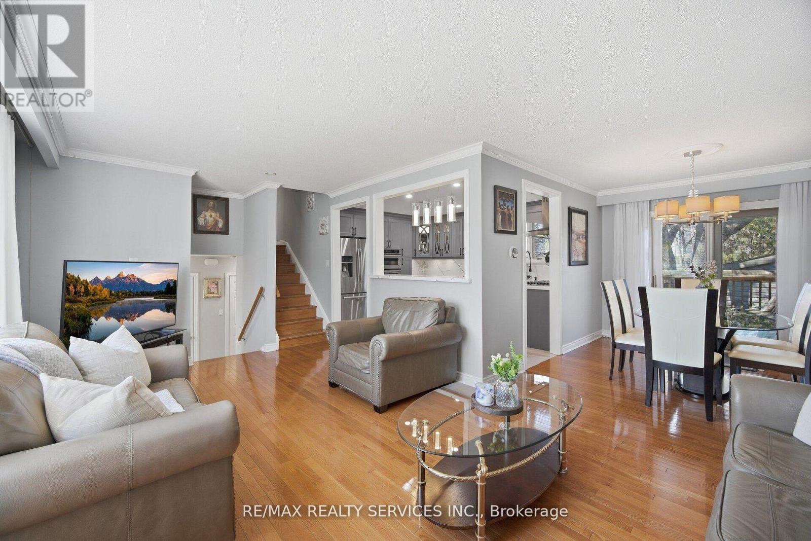 68 ELGIN DRIVE - 8