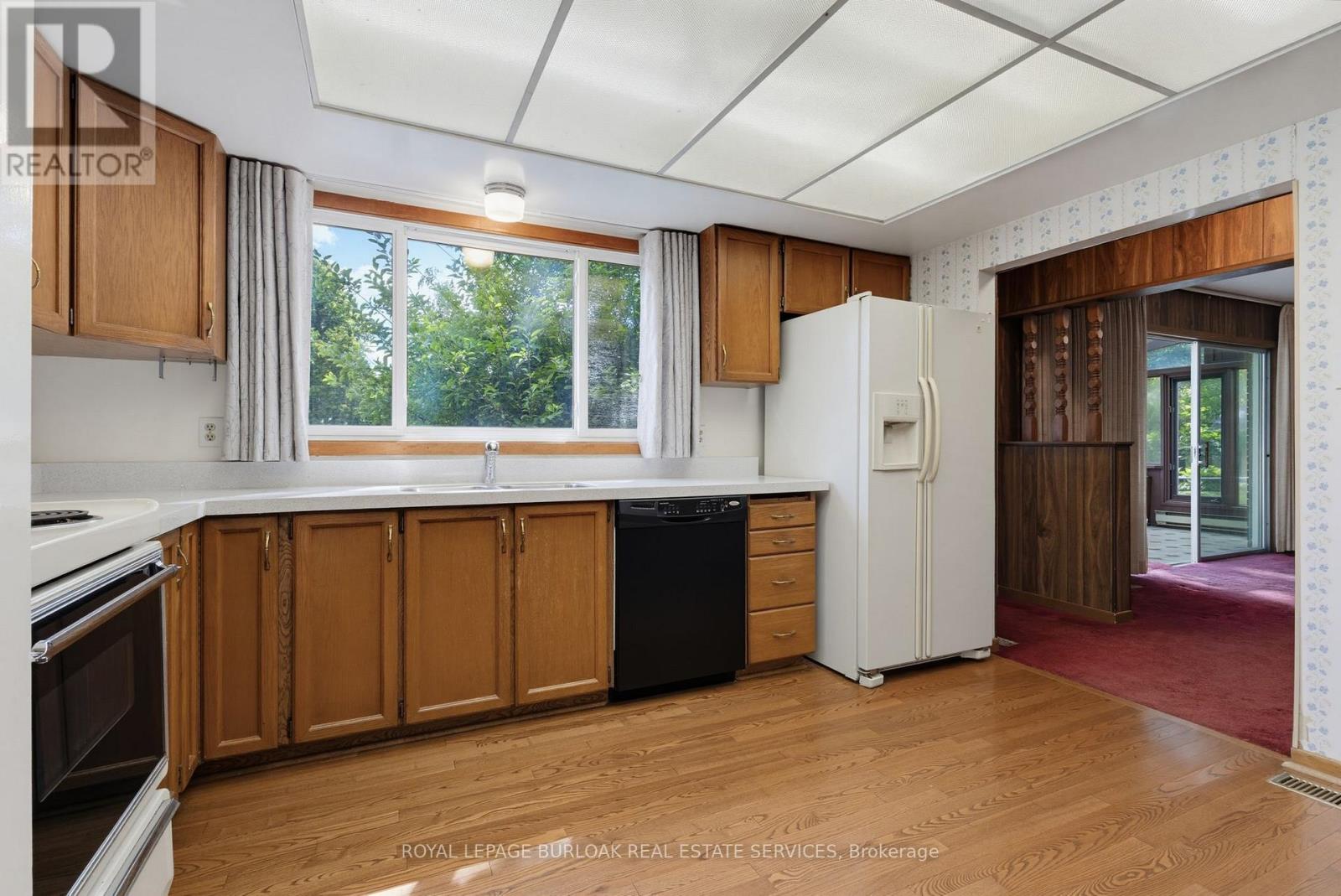 258 CAMELOT DRIVE - 15