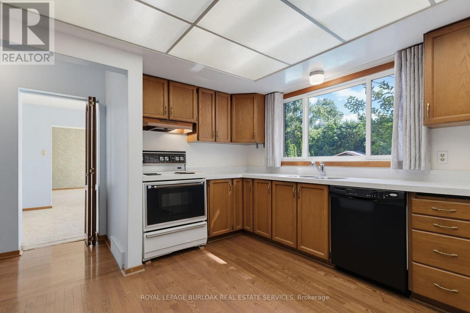 258 CAMELOT DRIVE - 17