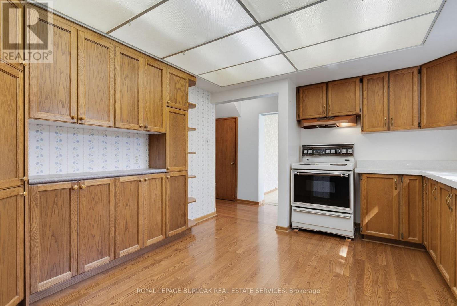 258 CAMELOT DRIVE - 18