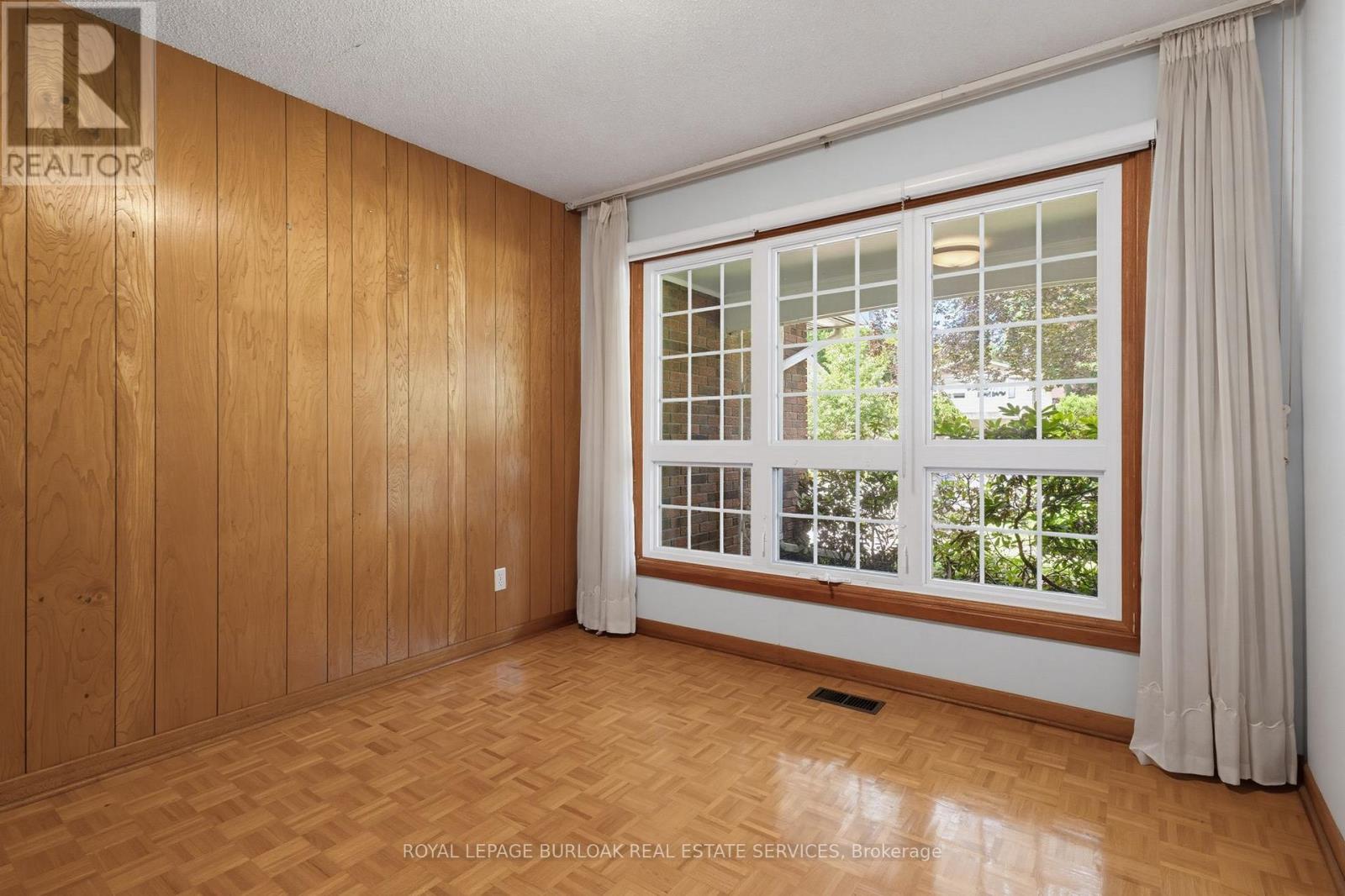 258 CAMELOT DRIVE - 26