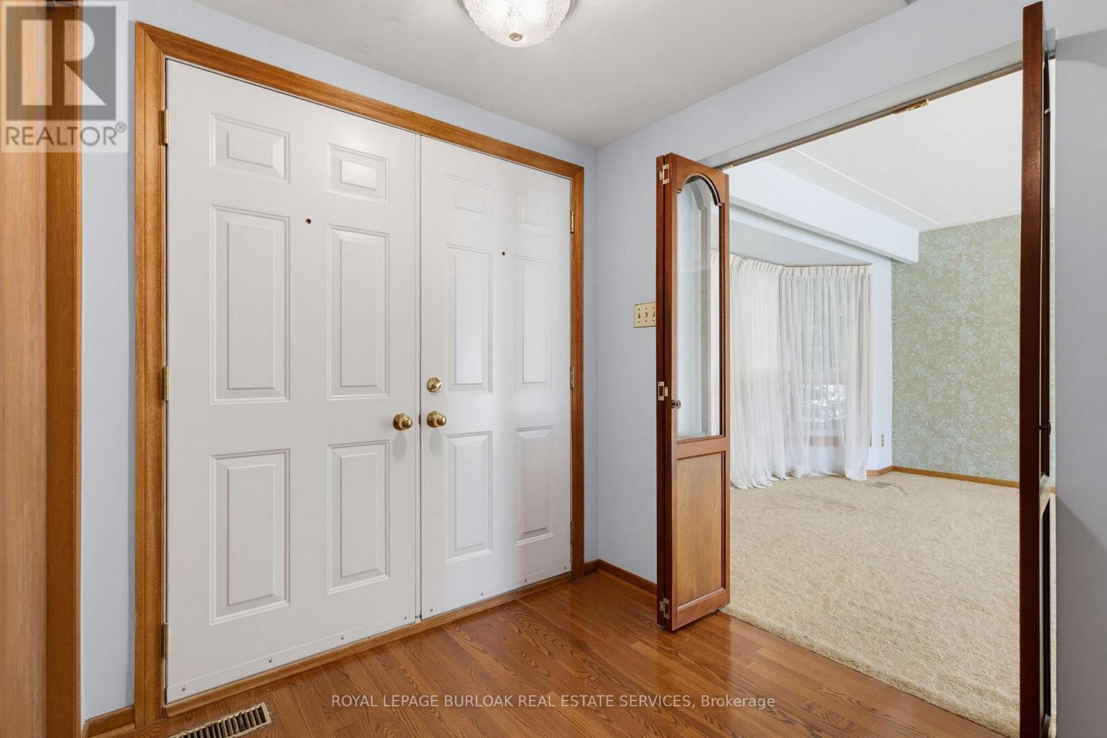 258 CAMELOT DRIVE - 8
