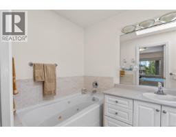 1615 Agnew Ave, Saanich, BC V8N6K6 Photo 26