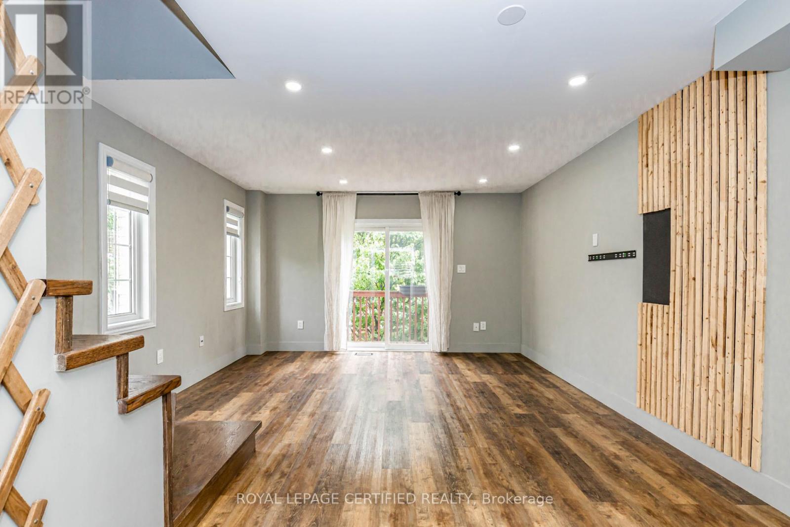 #1 1128 DUNDAS STREET W - 14