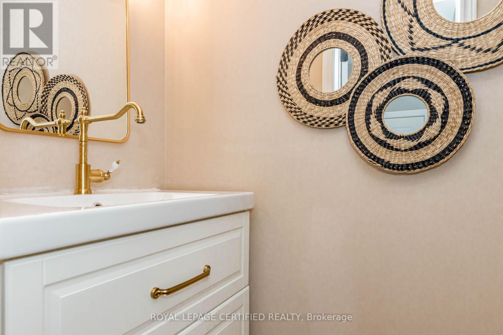 #1 1128 DUNDAS STREET W - 27