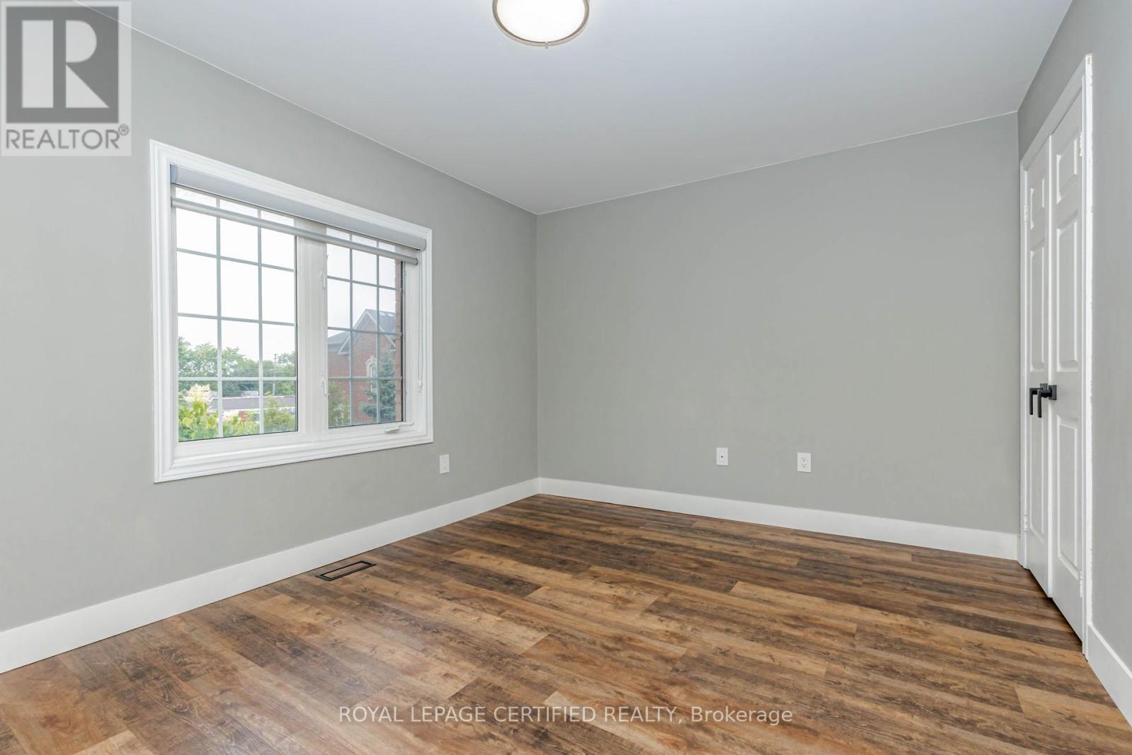 #1 1128 DUNDAS STREET W - 31