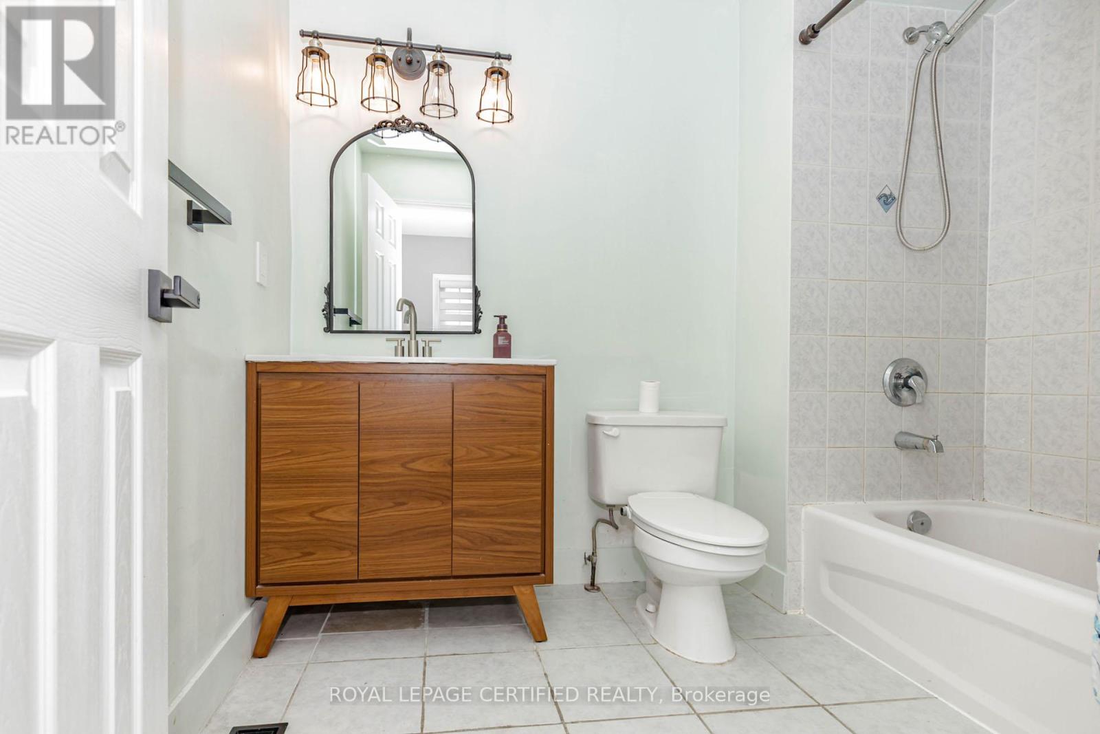 #1 1128 DUNDAS STREET W - 35