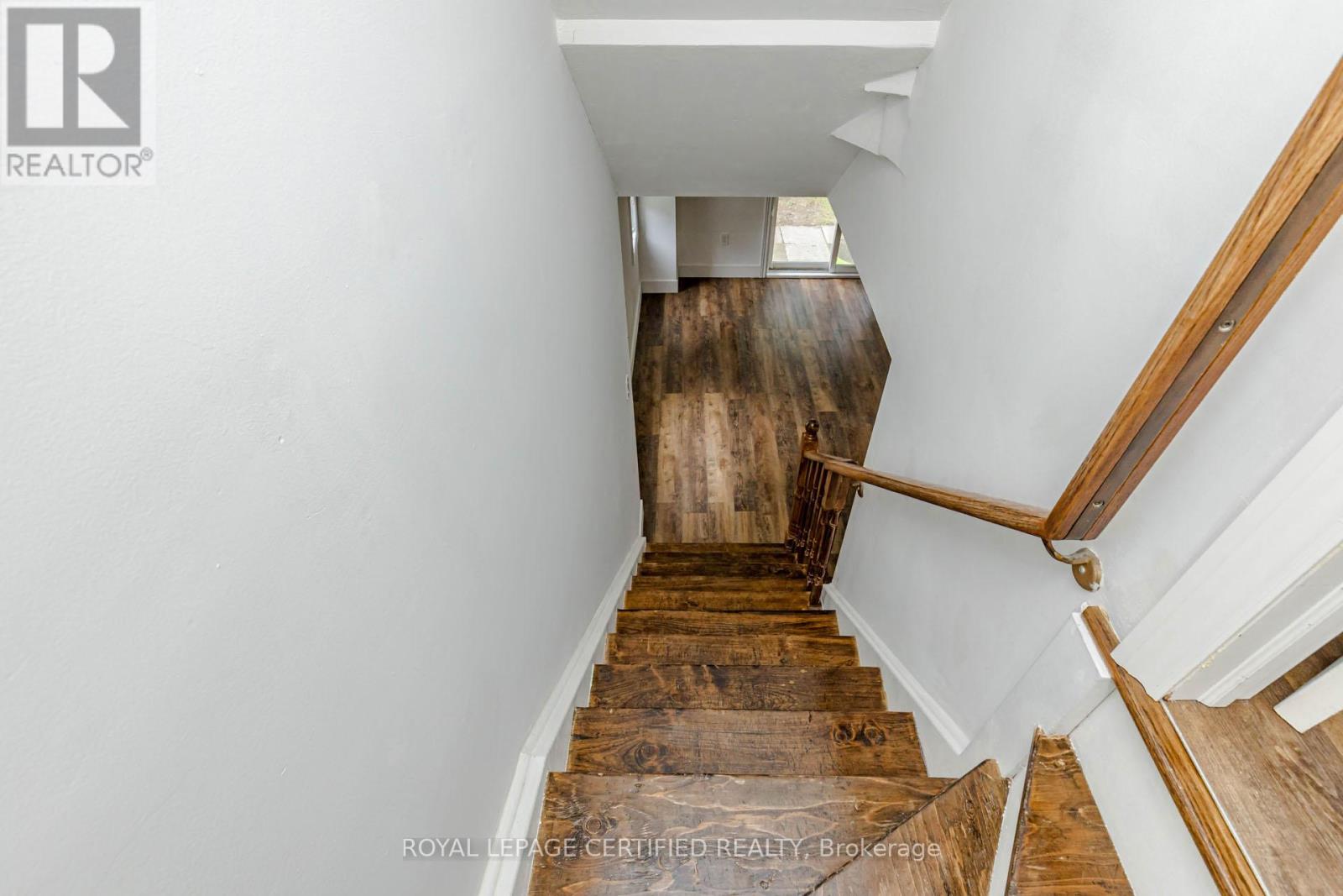 #1 1128 DUNDAS STREET W - 37