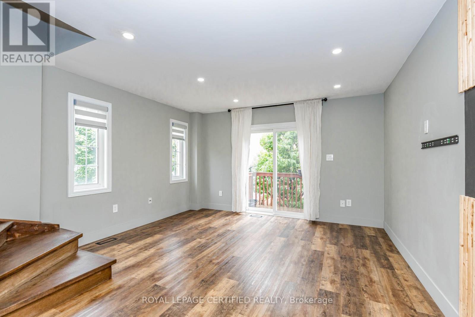 #1 1128 DUNDAS STREET W - 15