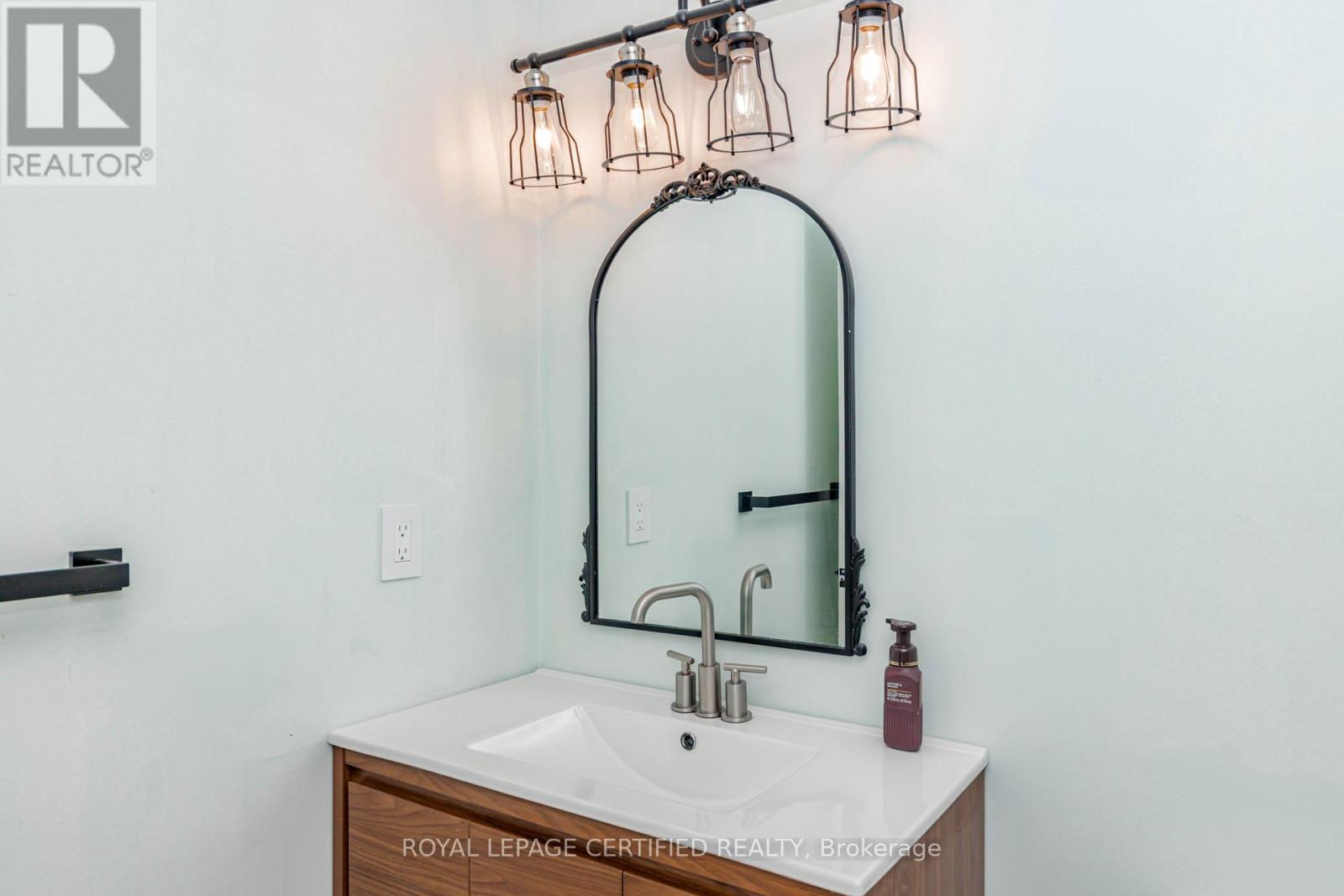 #1 1128 DUNDAS STREET W - 34