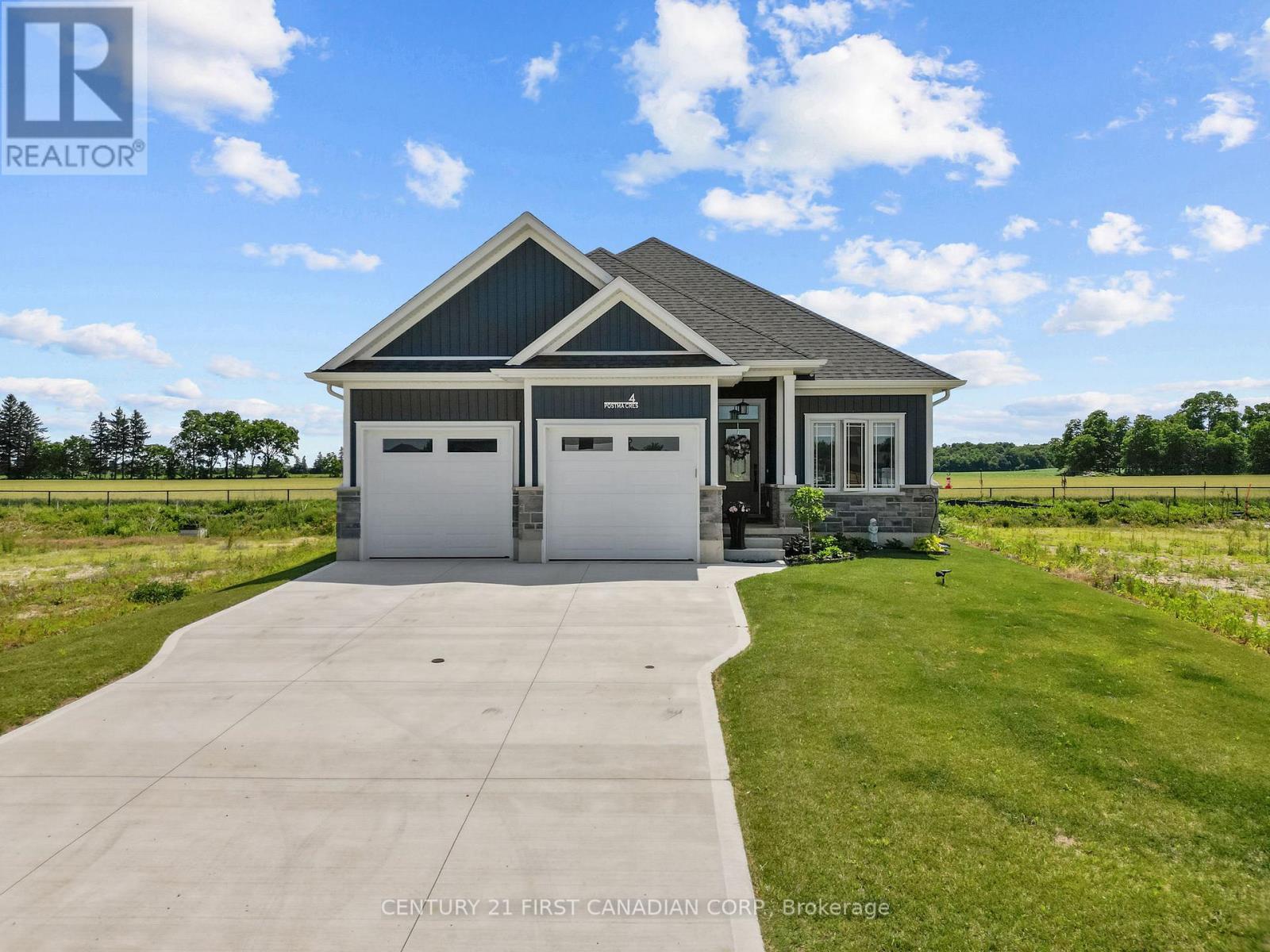 4 POSTMA CRESCENT - 1
