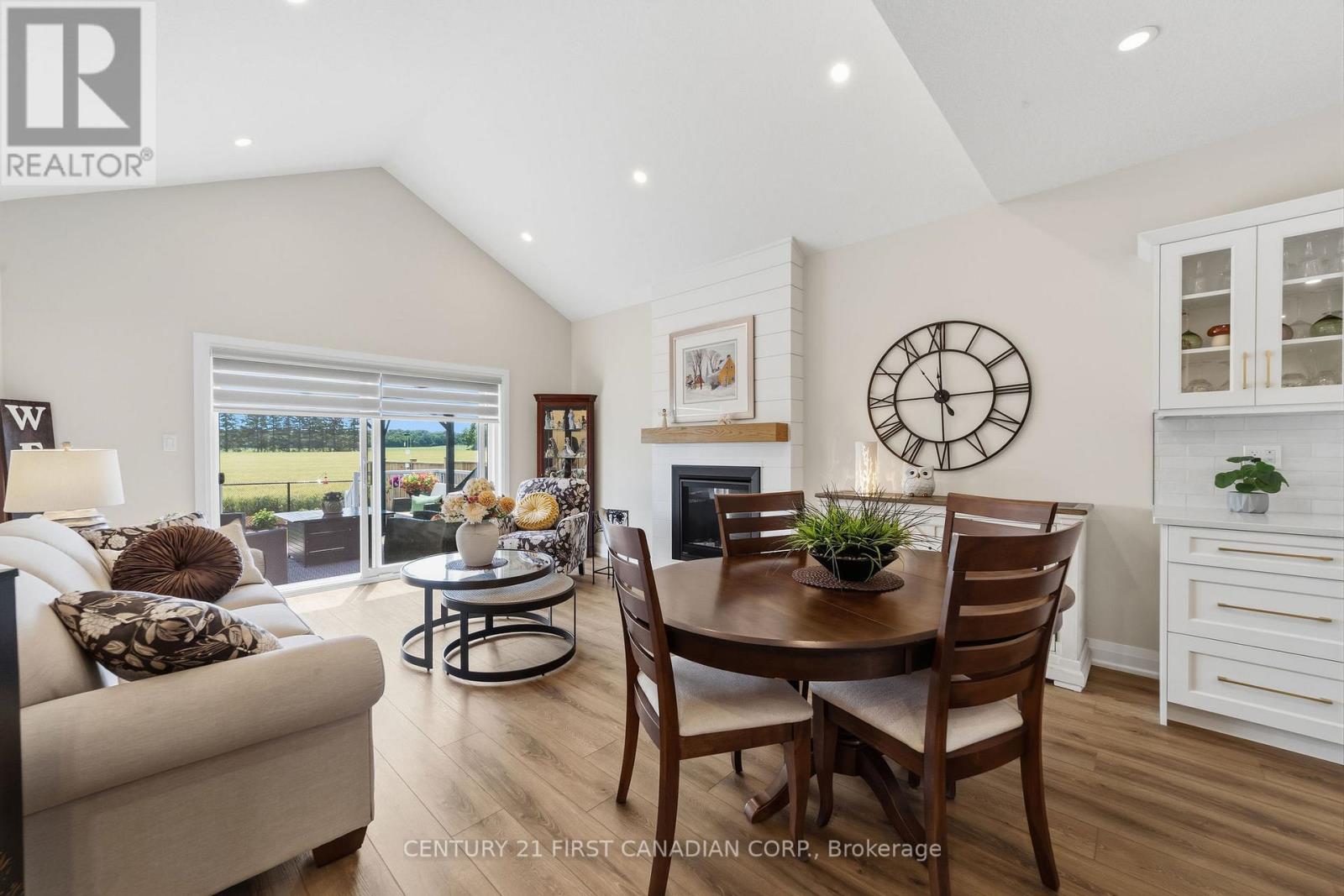 4 POSTMA CRESCENT - 13