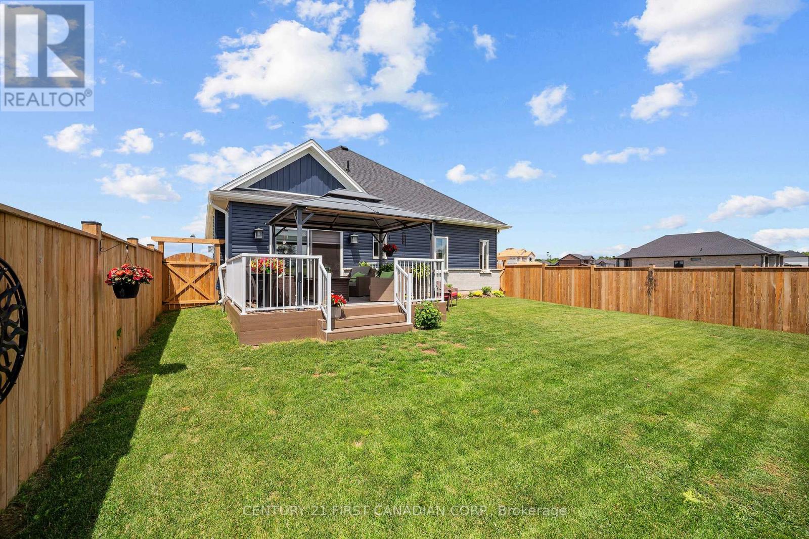 4 POSTMA CRESCENT - 32