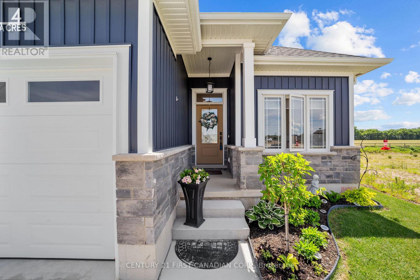 4 POSTMA CRESCENT - 4