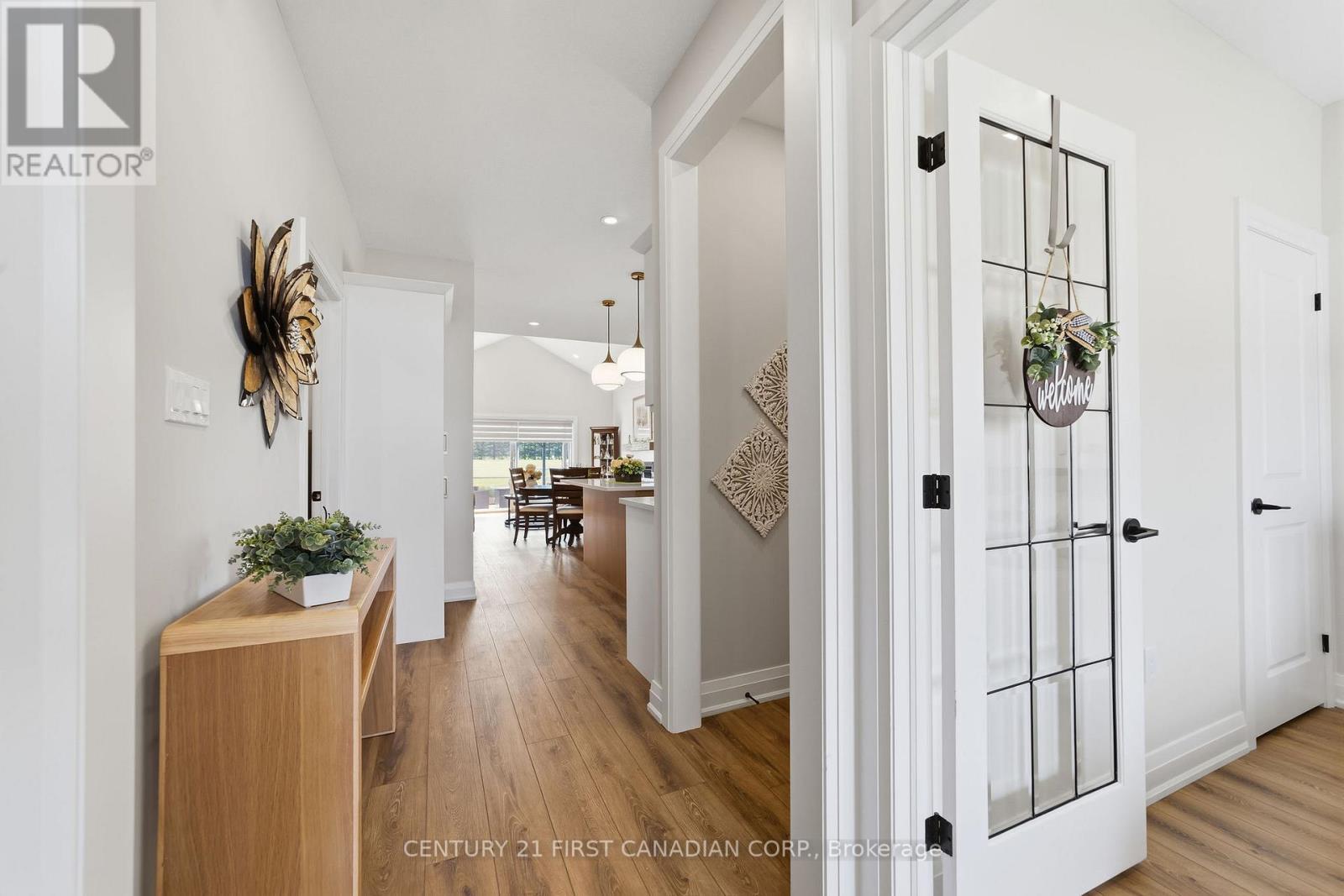 4 POSTMA CRESCENT - 6