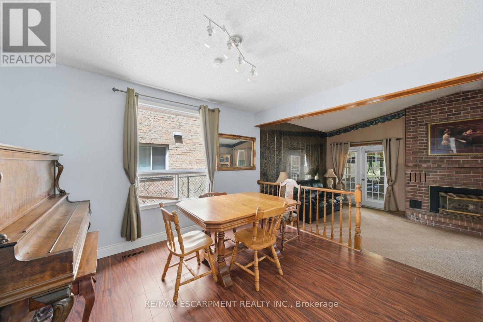 3 TWINOAKS CRESCENT - 3