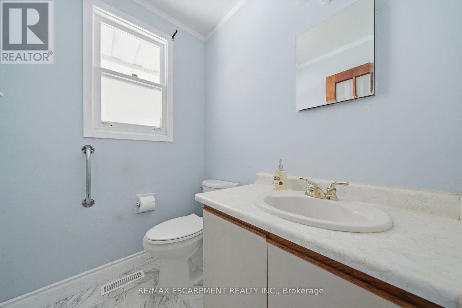 3 TWINOAKS CRESCENT - 8