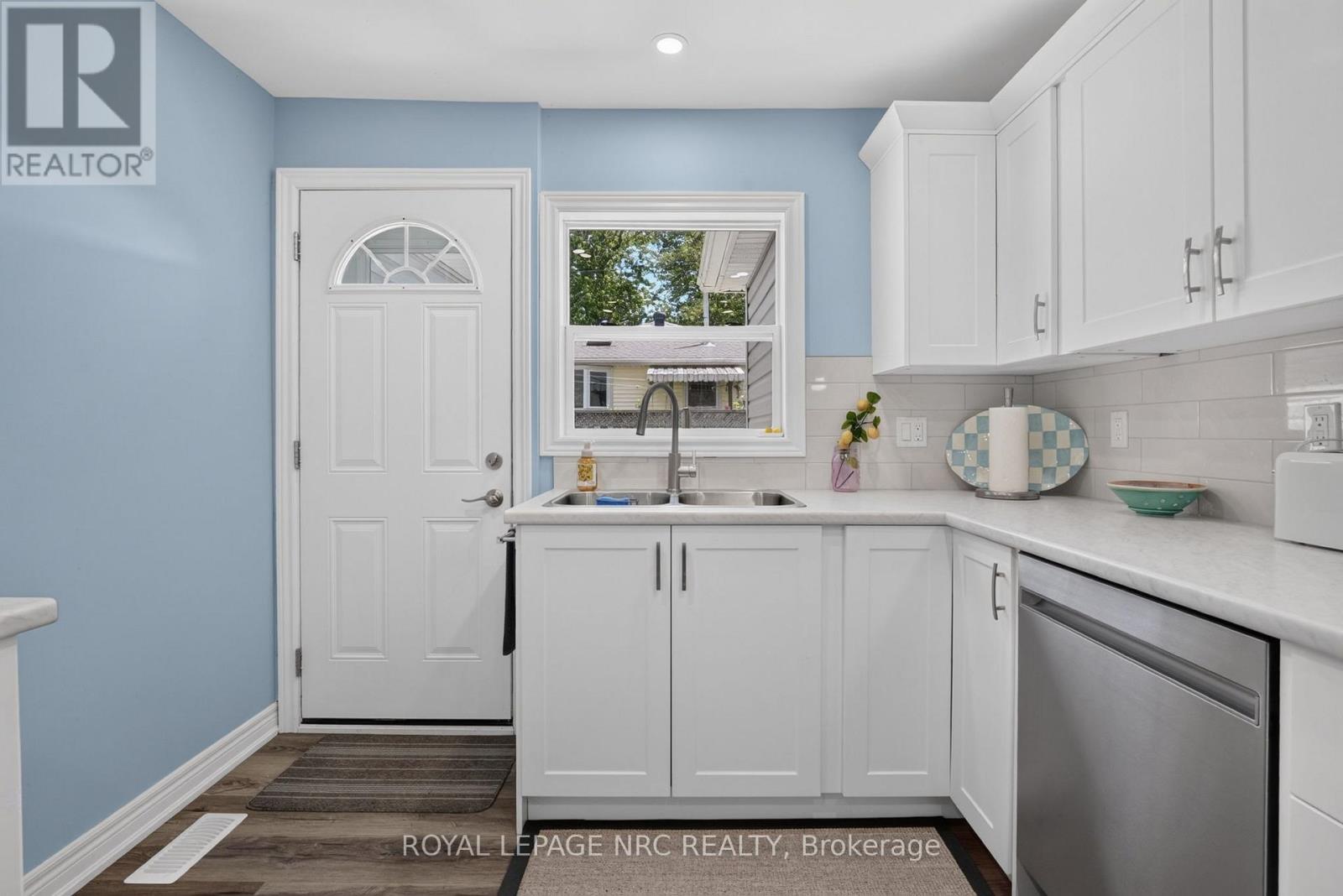 404 LAKEWOOD AVENUE - 14