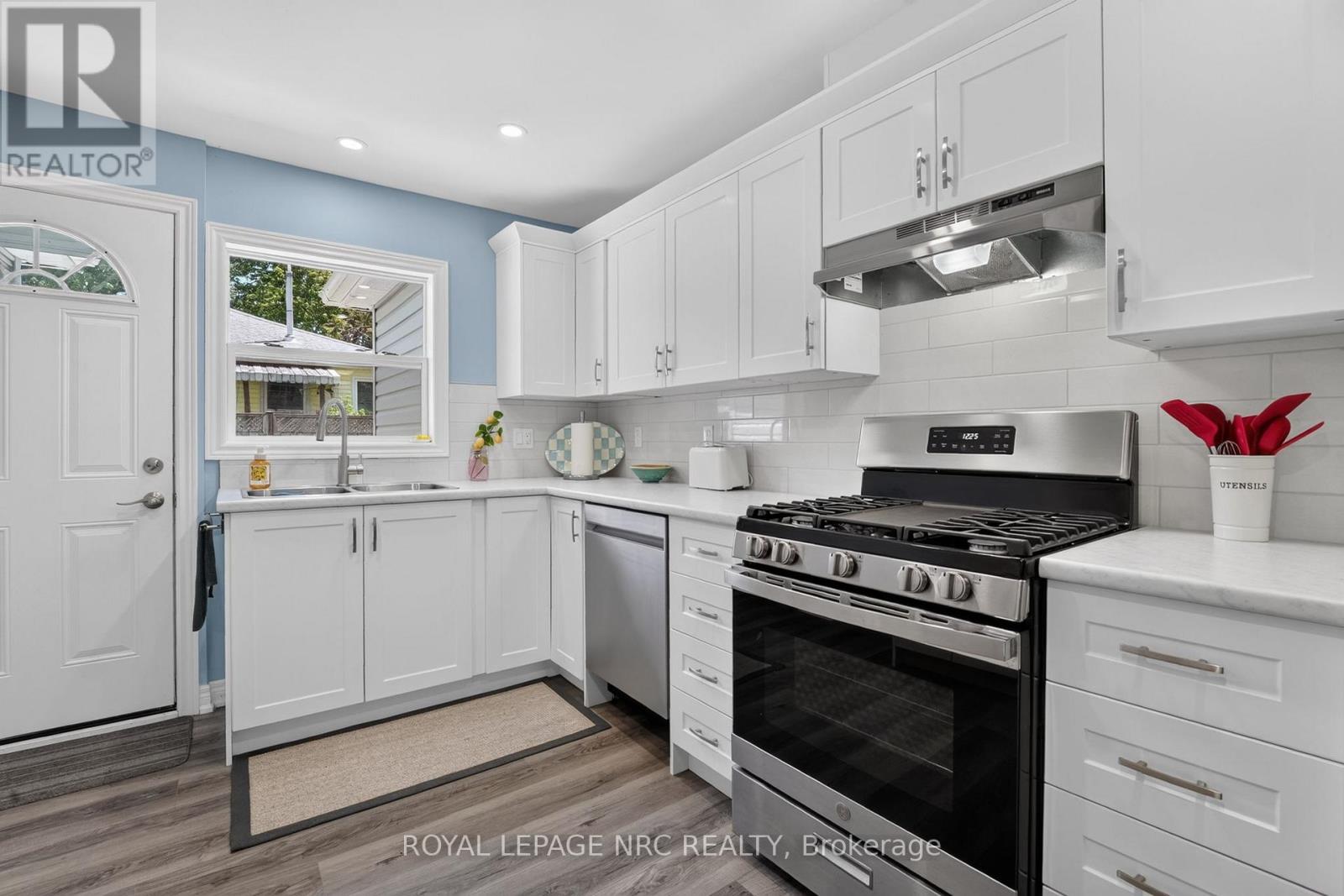 404 LAKEWOOD AVENUE - 16