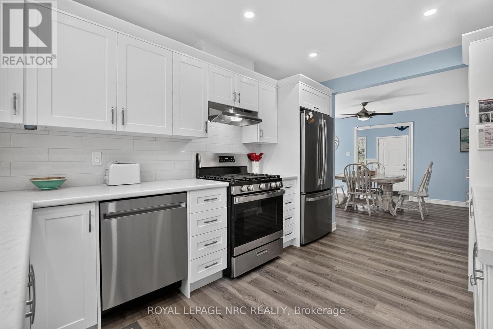 404 LAKEWOOD AVENUE - 17