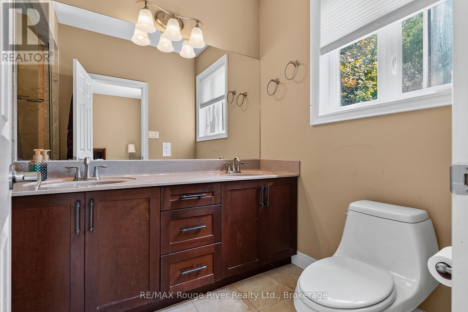 496 FOOTE CRESCENT - 23