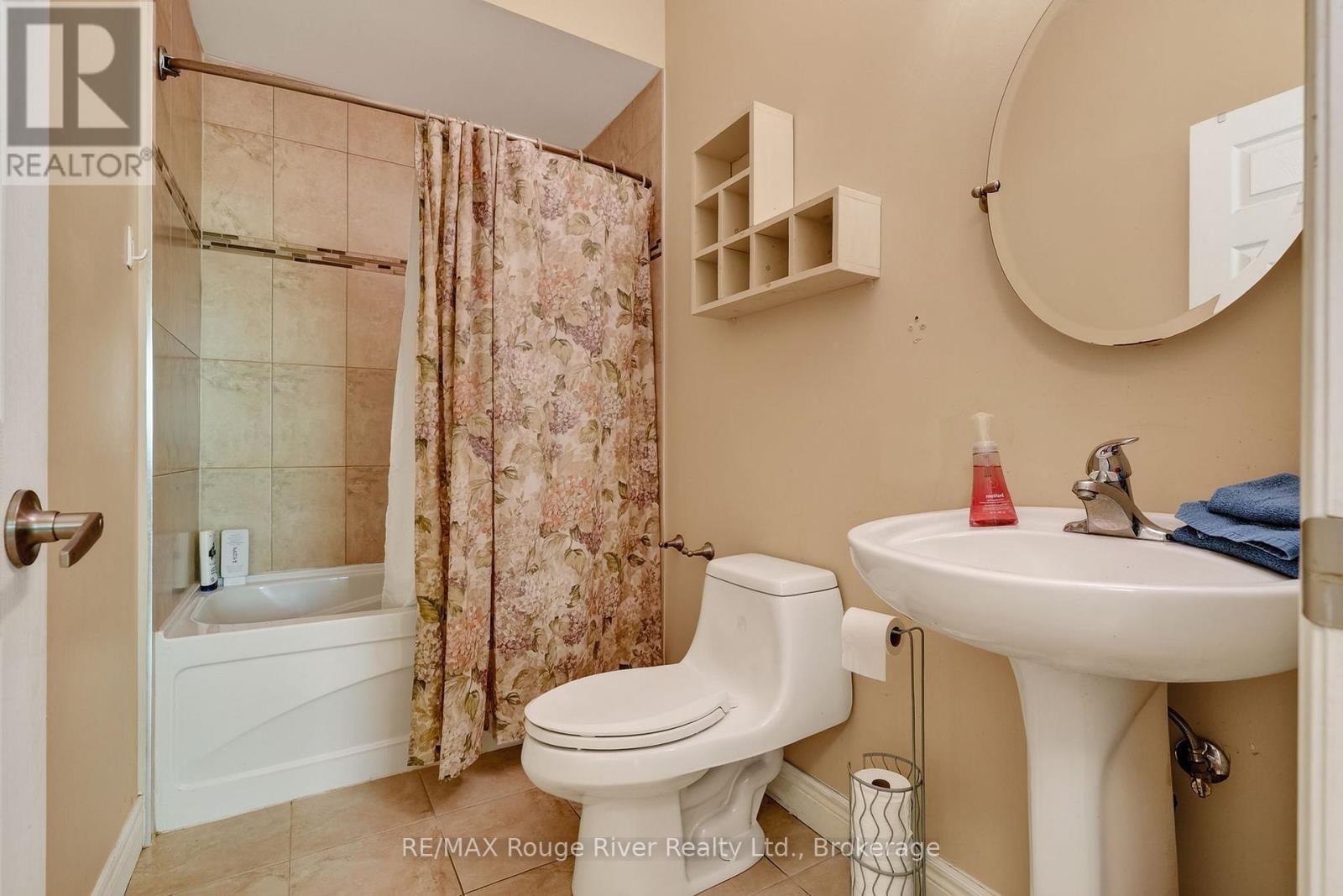 496 FOOTE CRESCENT - 31