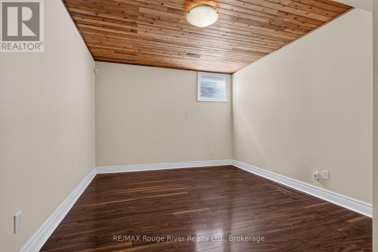 496 FOOTE CRESCENT - 37