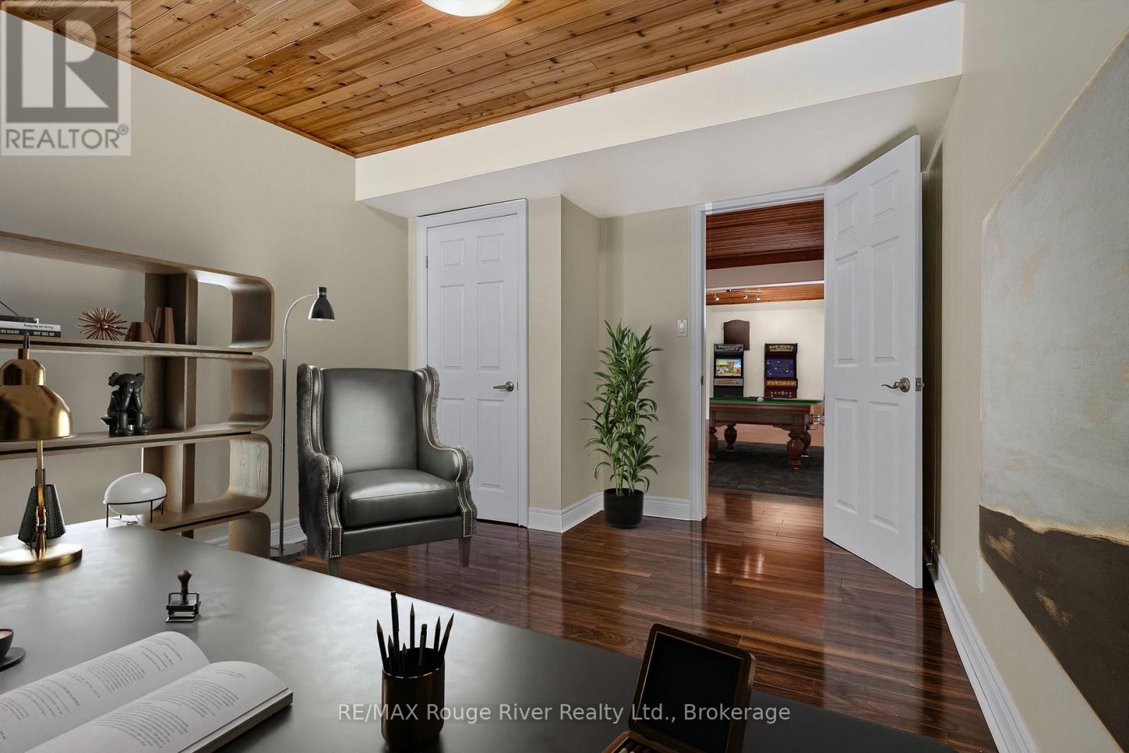 496 FOOTE CRESCENT - 40