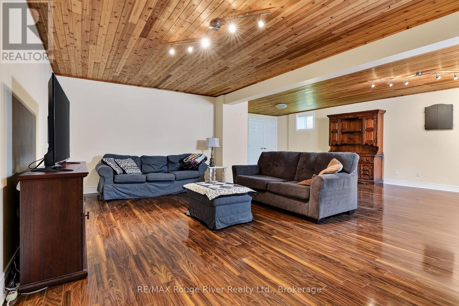 496 FOOTE CRESCENT - 35
