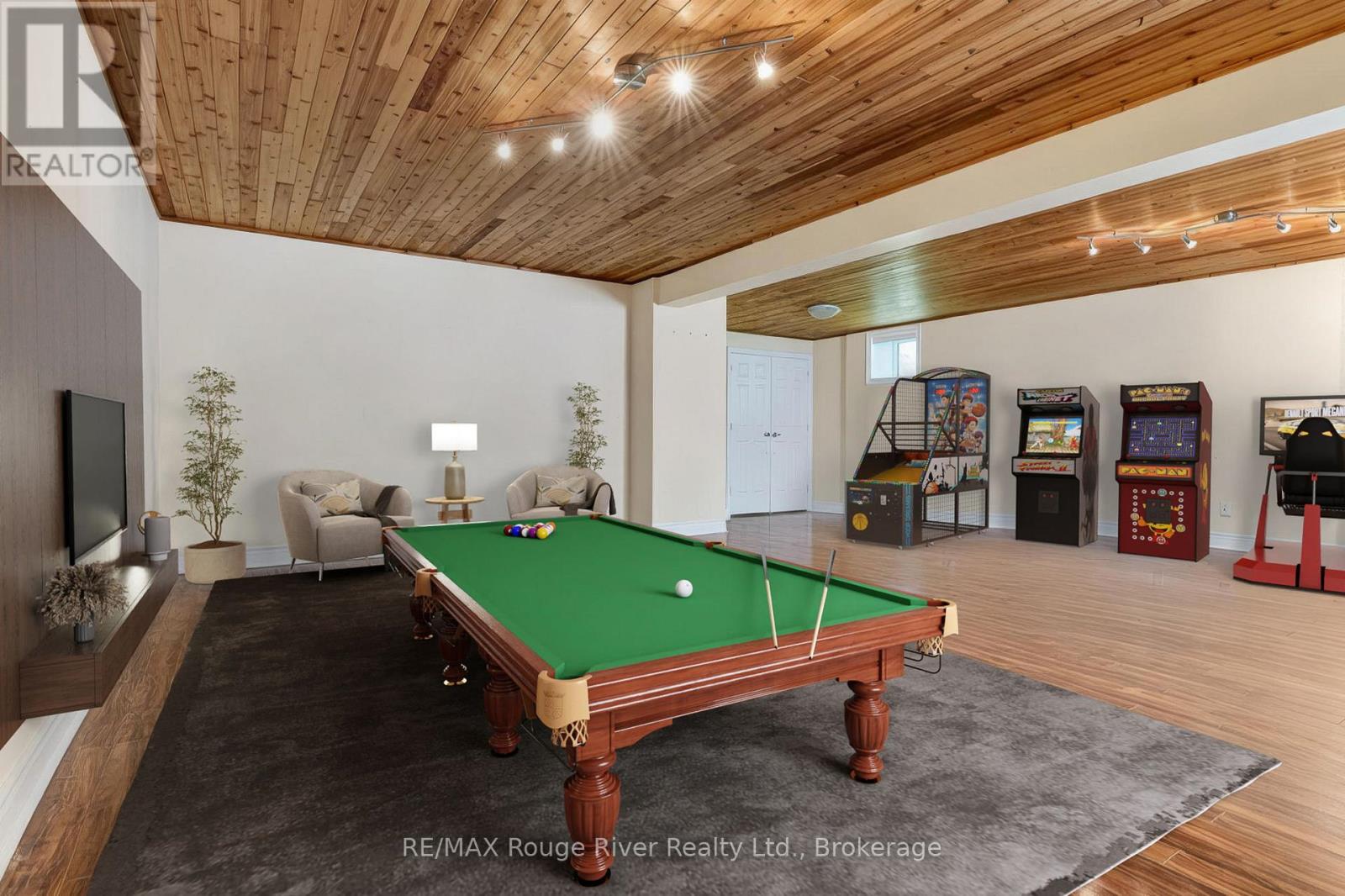 496 FOOTE CRESCENT - 36