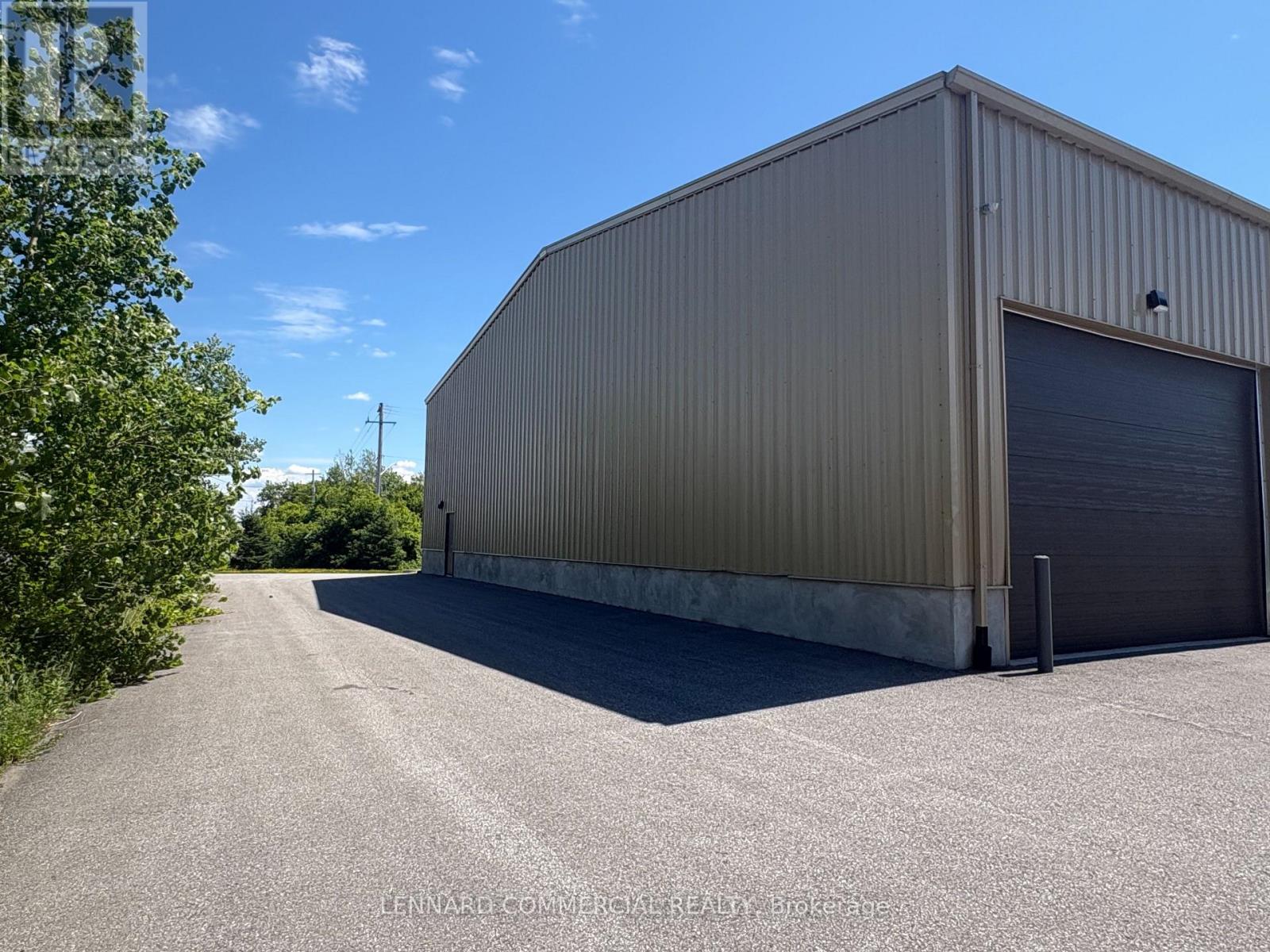 3 Bath Industrial for Sale in Ottawa – 139 JOHN CAVANAUGH DRIVE, Ottawa – MLS# X12938154 - Image 4