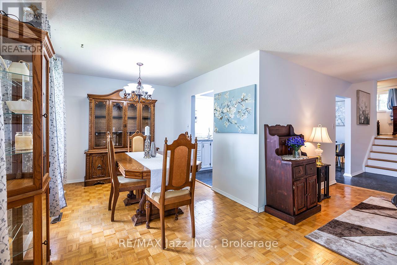 22 DEERPARK CRESCENT - 13