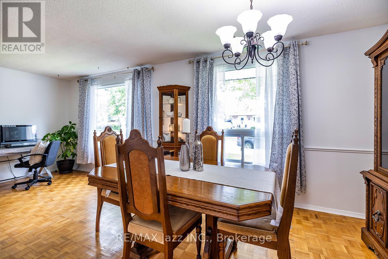 22 DEERPARK CRESCENT - 16