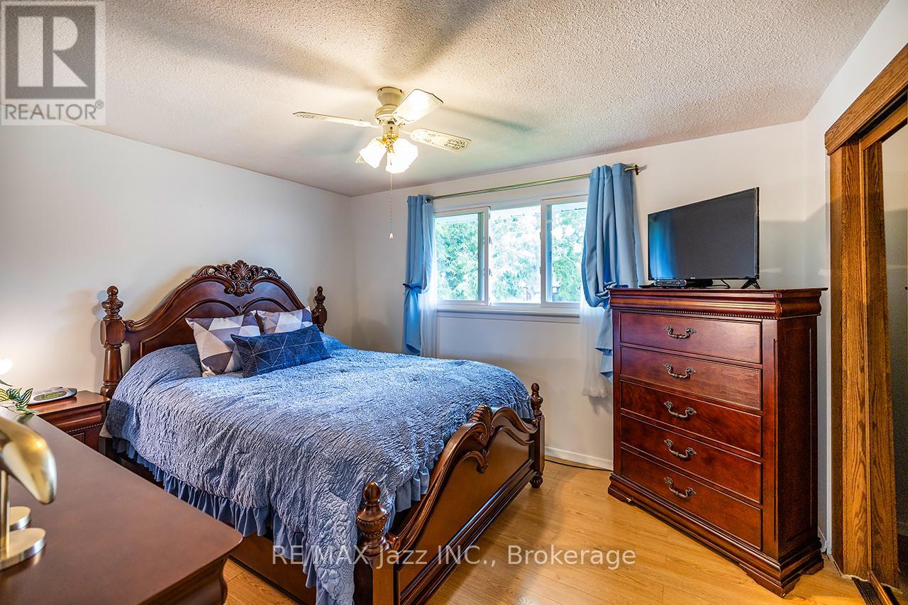 22 DEERPARK CRESCENT - 18