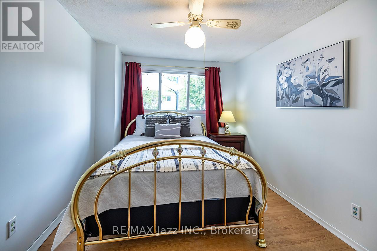 22 DEERPARK CRESCENT - 22