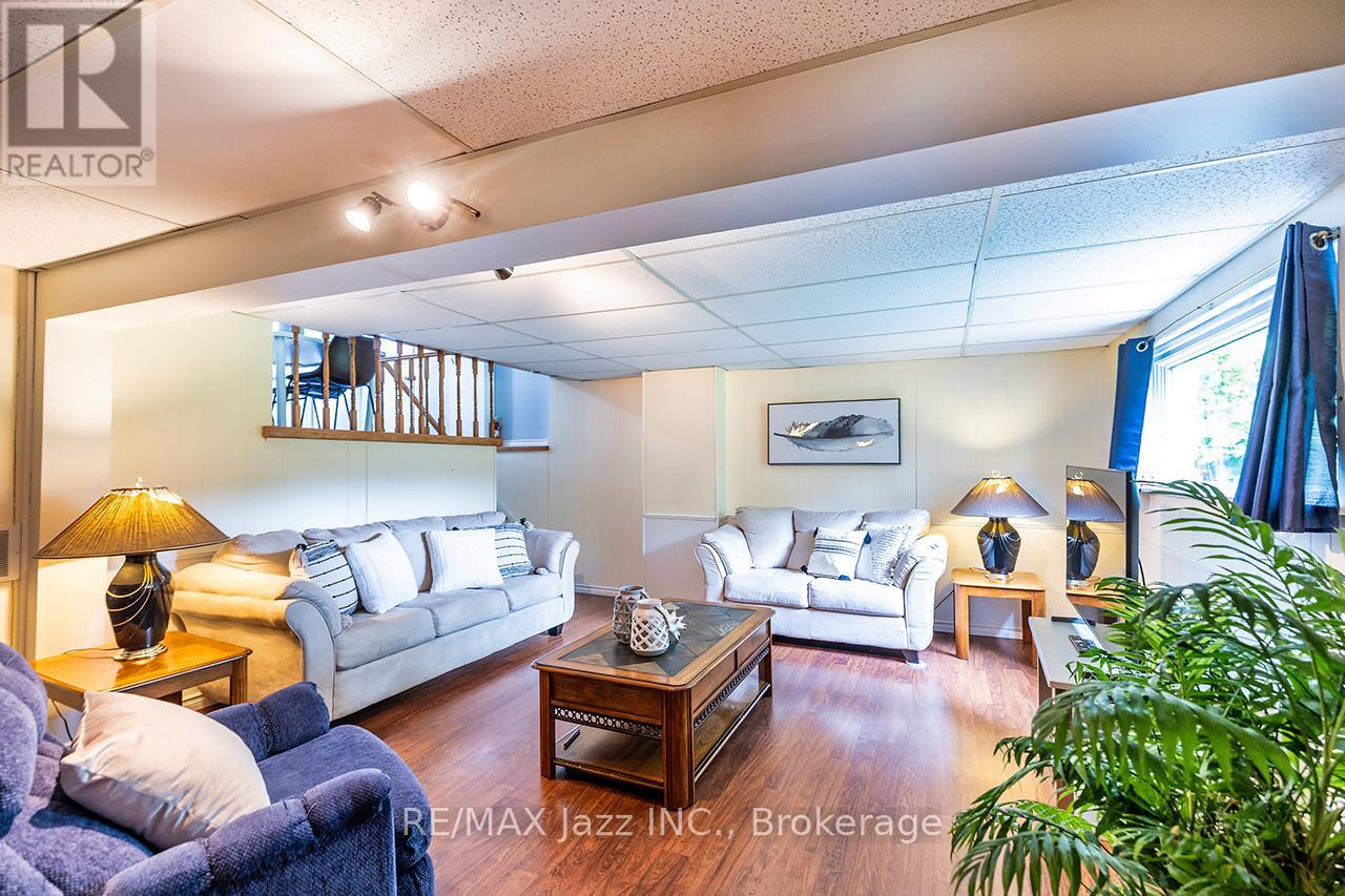 22 DEERPARK CRESCENT - 27