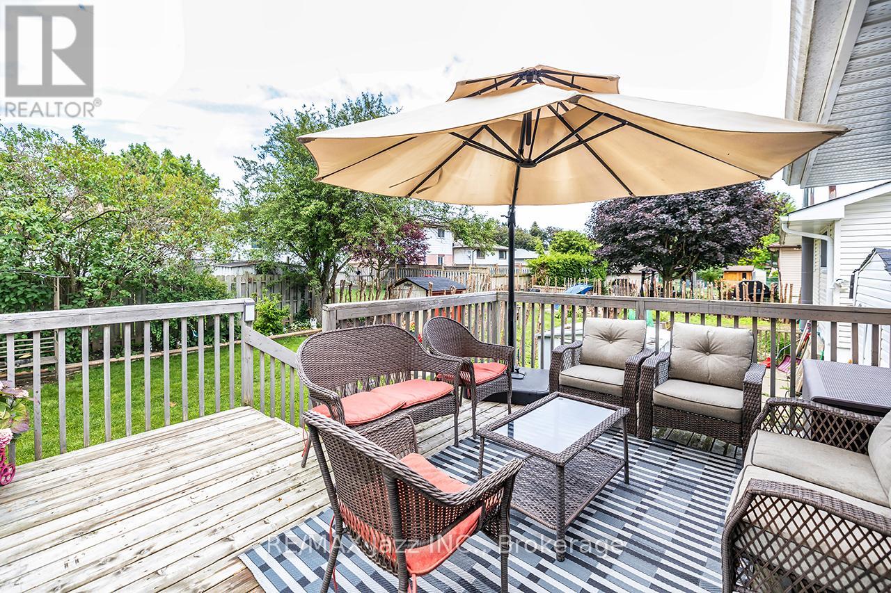 22 DEERPARK CRESCENT - 28