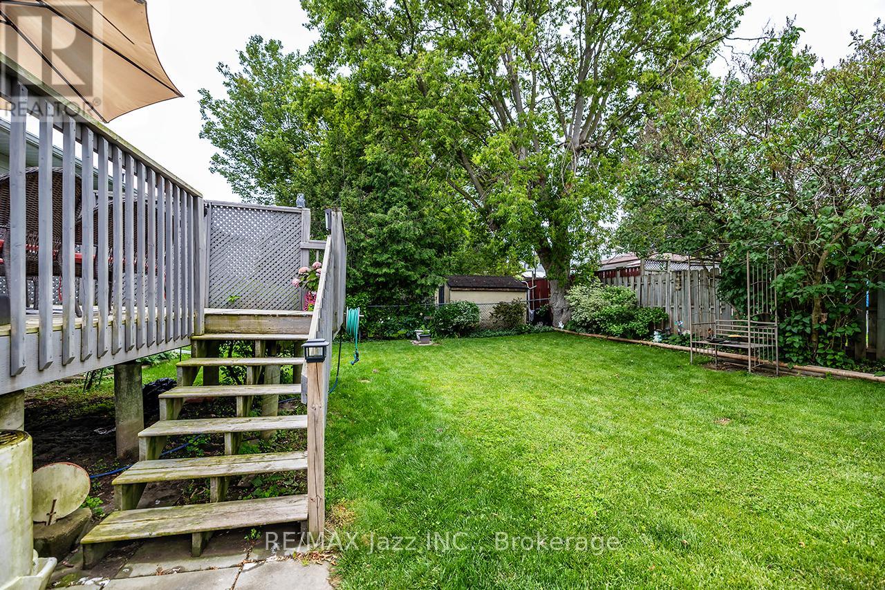 22 DEERPARK CRESCENT - 30