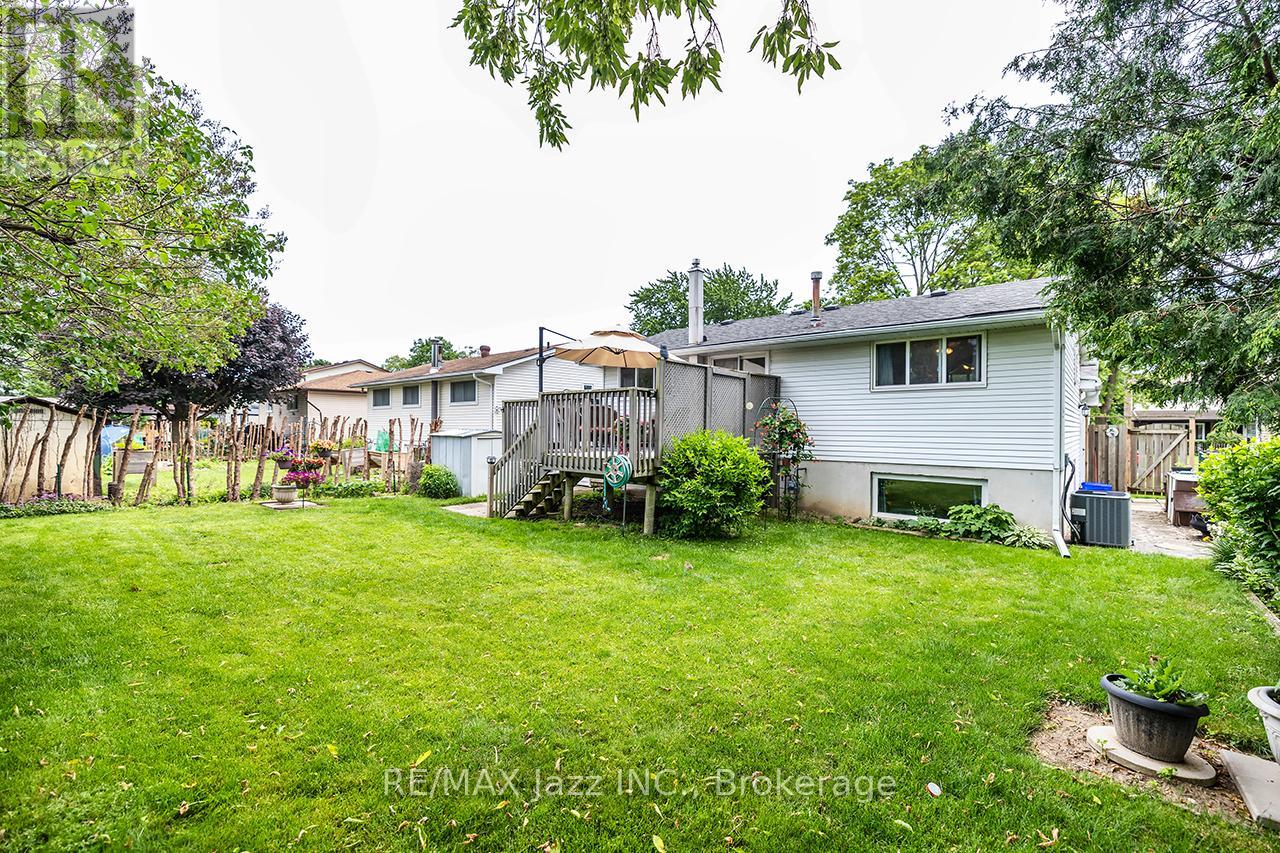 22 DEERPARK CRESCENT - 32