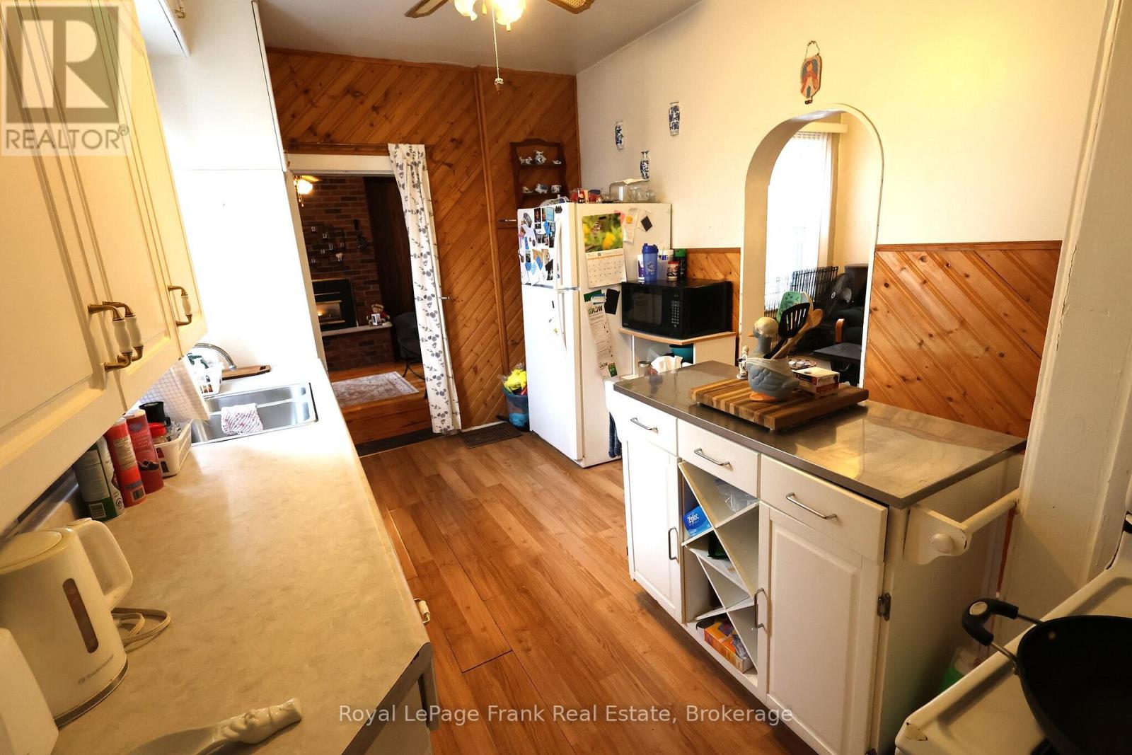 294 PARKHILL ROAD W - 8