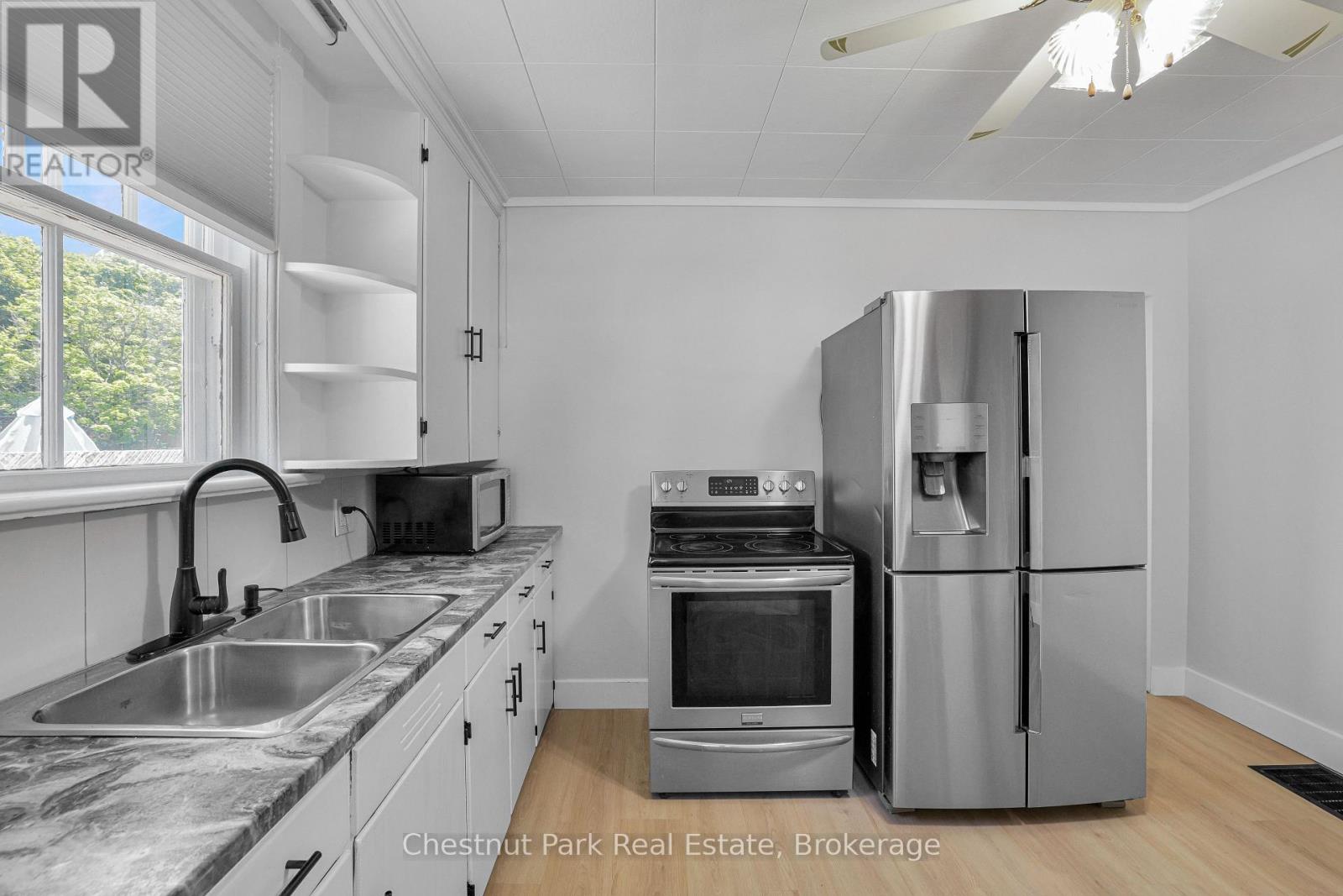 435 13TH STREET W - 19