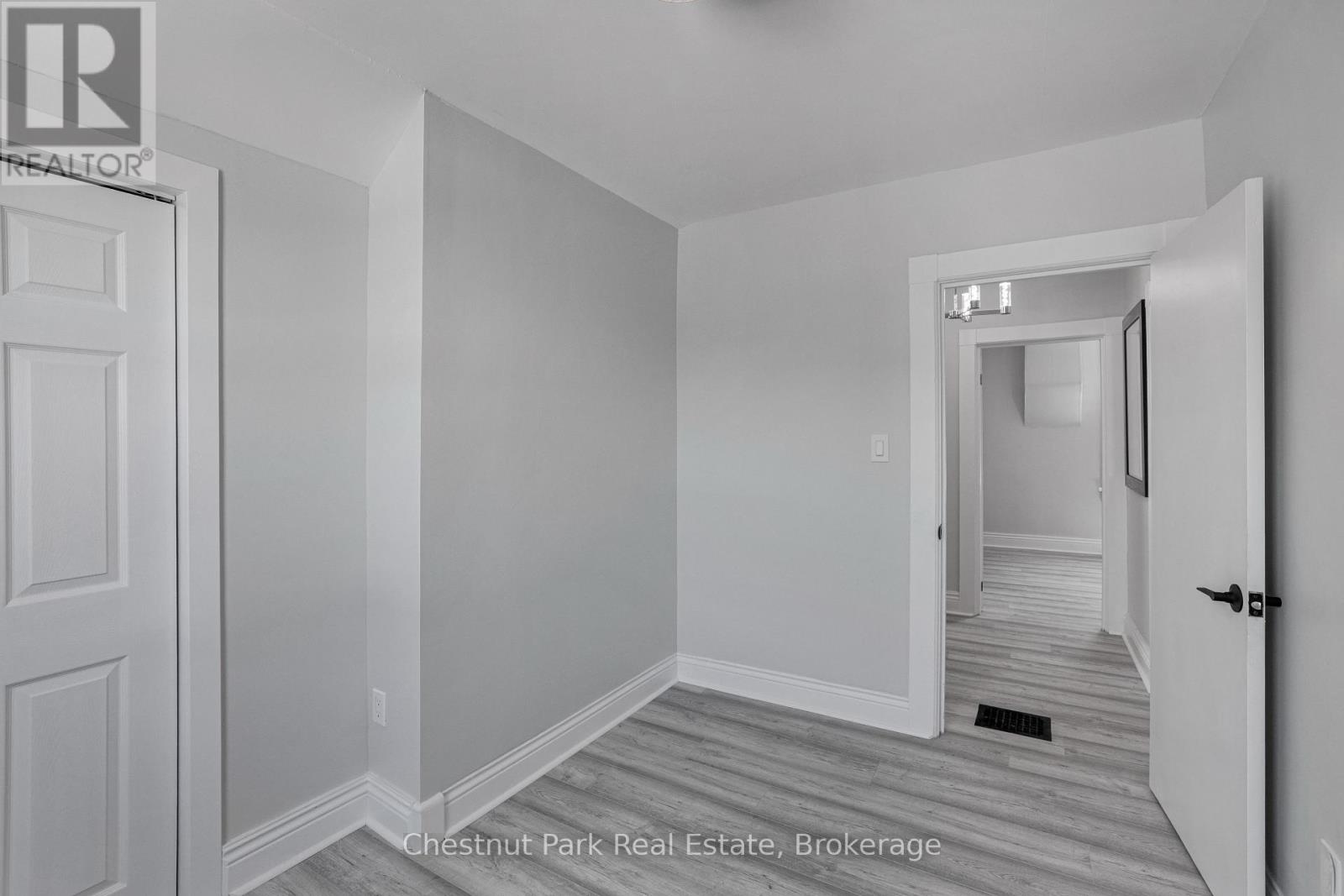 435 13TH STREET W - 33