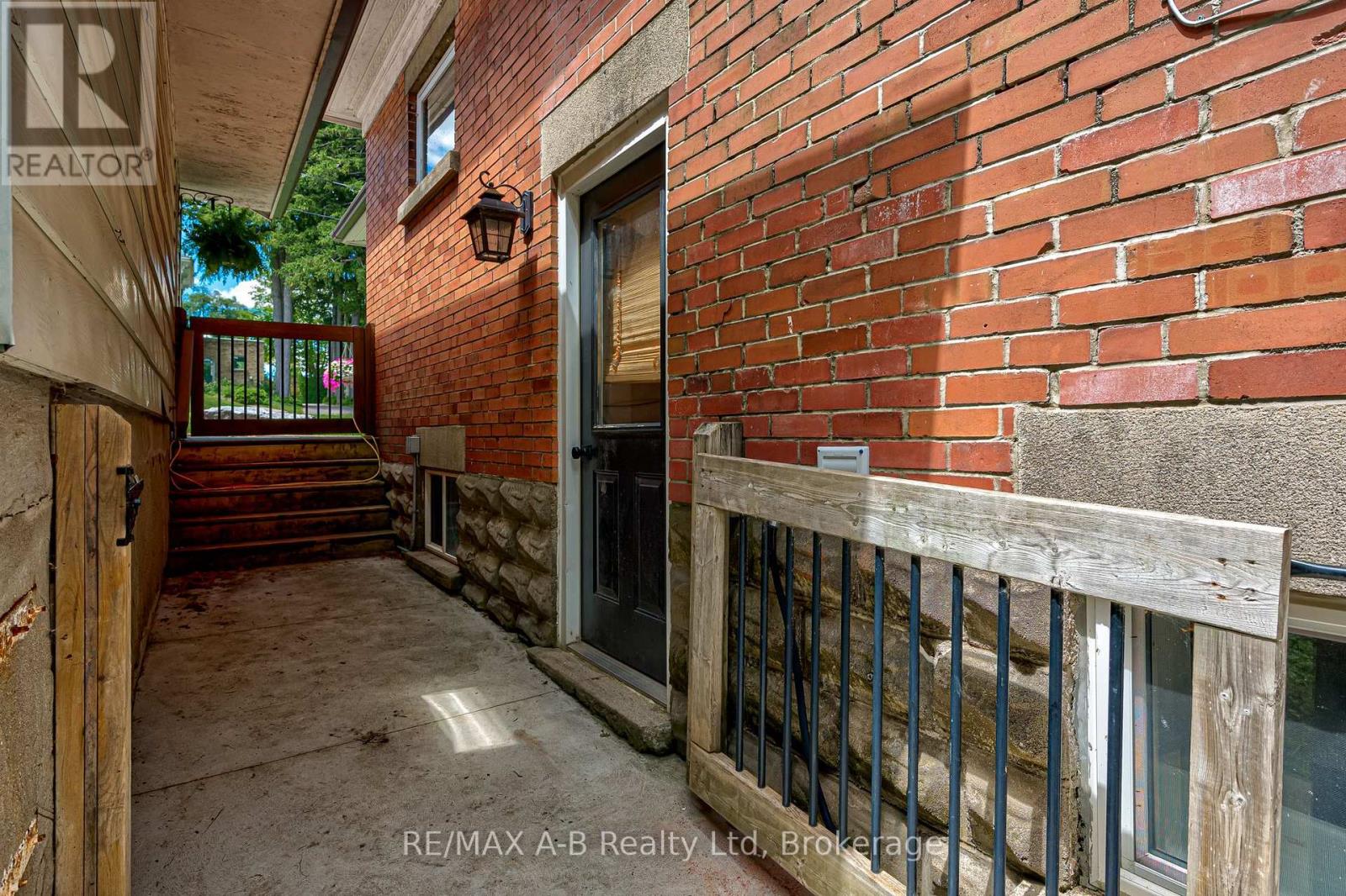 77 BLANSHARD STREET - 41