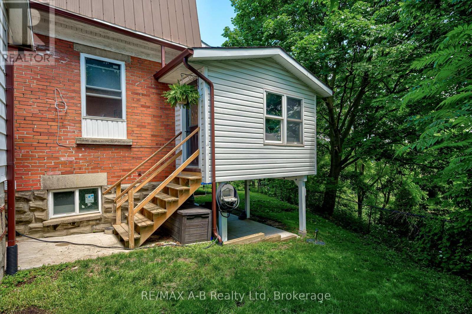 77 BLANSHARD STREET - 42